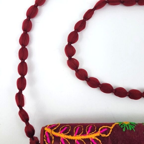 VTG one of a kind hand made embroidered velvet clutch - Picture 5 of 11